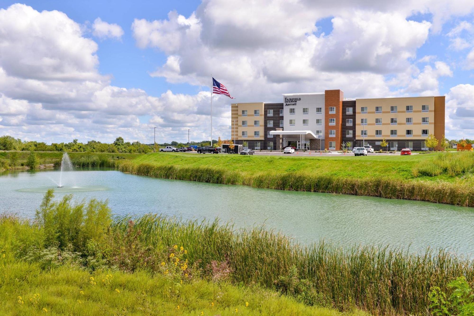 Fairfield Inn & Suites By Marriott Warrensburg Exterior photo